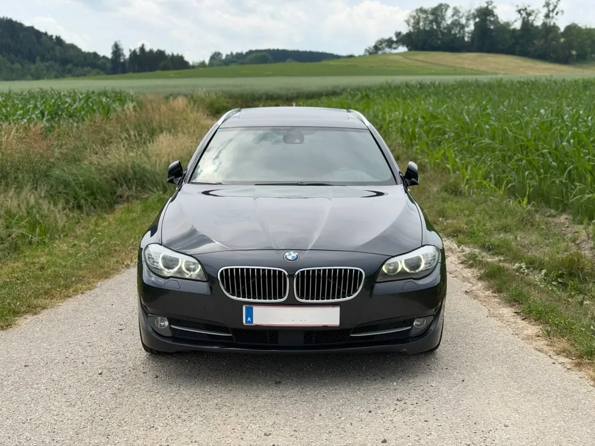 BMW 5 Series 2011 photo 2