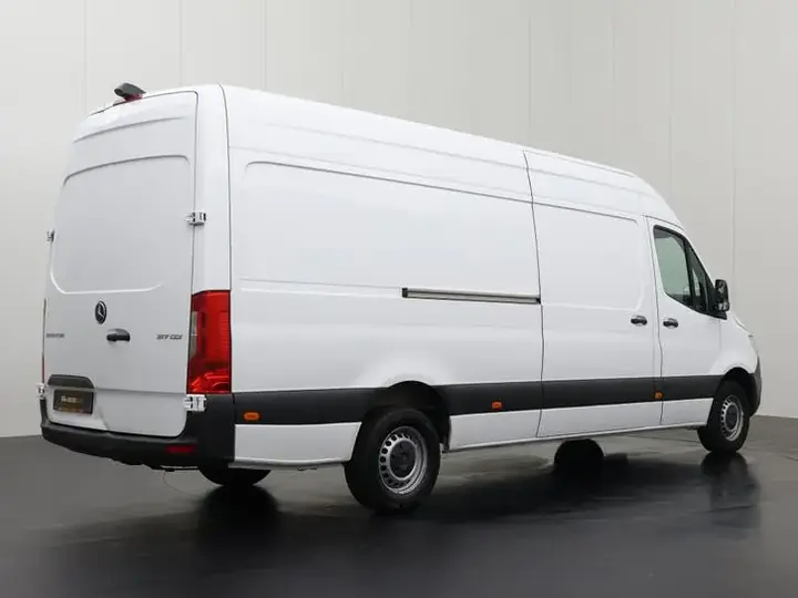 Mercedes-Benz Sprinter 2023 photo 2