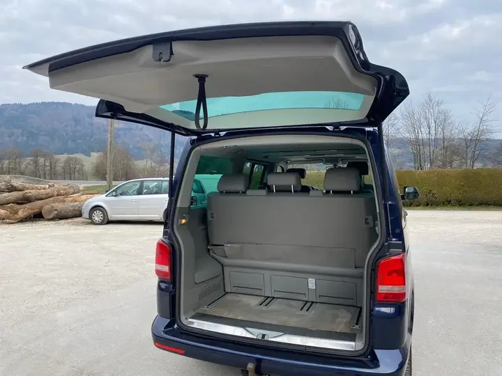 Volkswagen T5 2012 photo 2