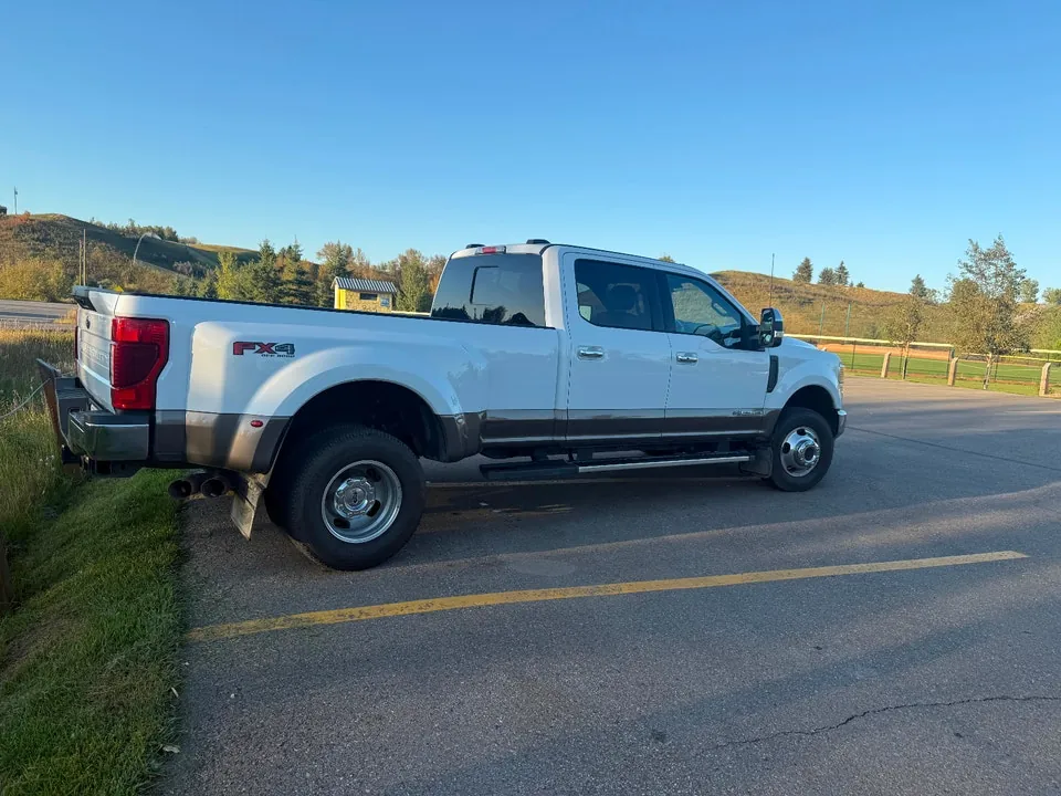 Ford F350 2022 photo 2