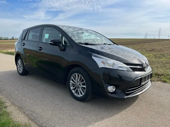 Toyota Verso 2016 photo 2