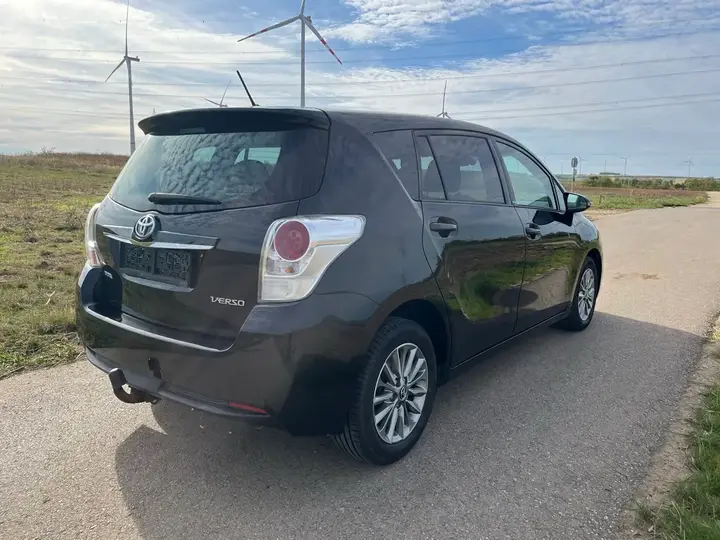 Toyota Verso 2016 photo 3