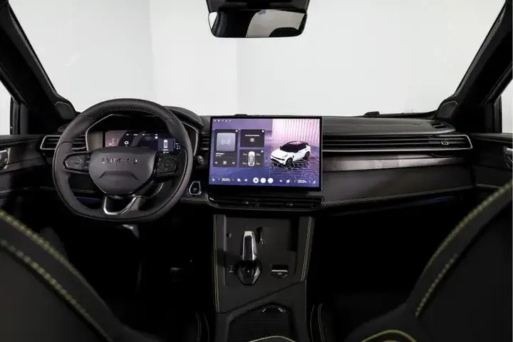 Lynk & Co 01 2025 photo 3