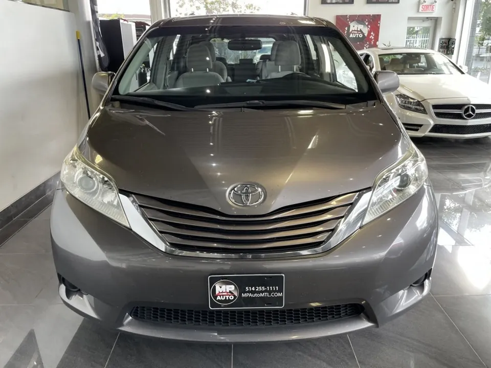 Toyota Sienna 2015 photo 2