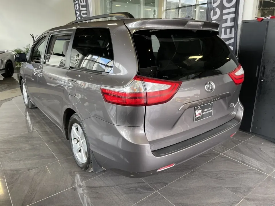 Toyota Sienna 2015 photo 4