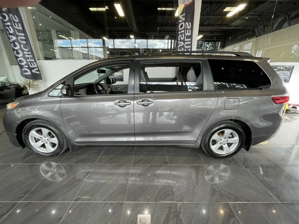 Toyota Sienna 2015 photo 3