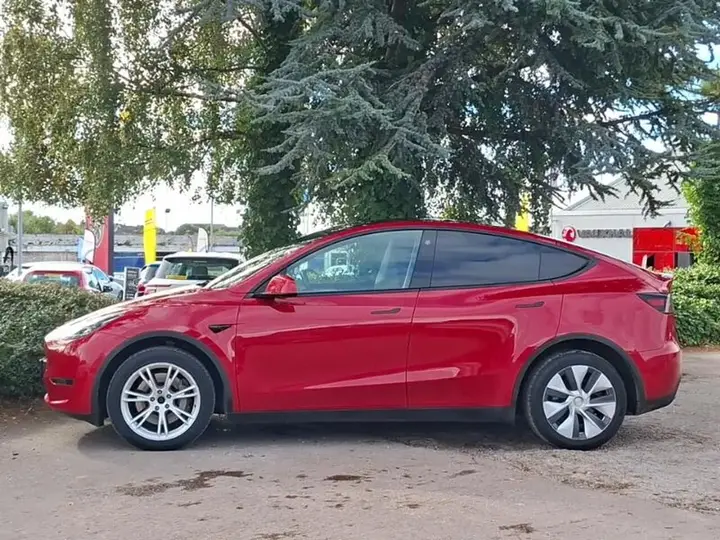 Tesla Model Y 2023 photo 4