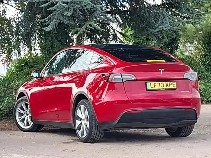 Tesla Model Y 2023 photo 2