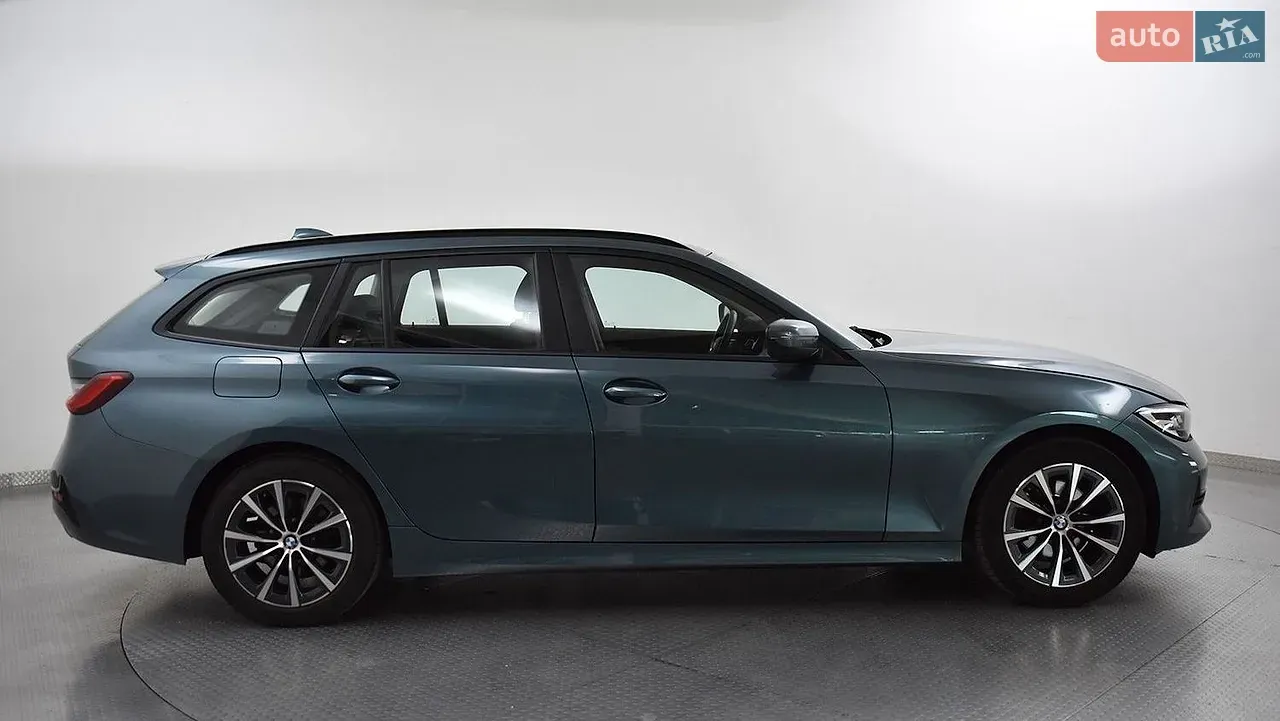 BMW 3 Series 2020 photo 3