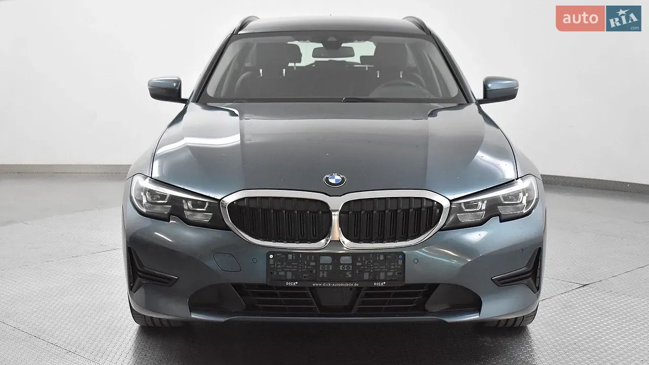 BMW 3 Series 2020 photo 2