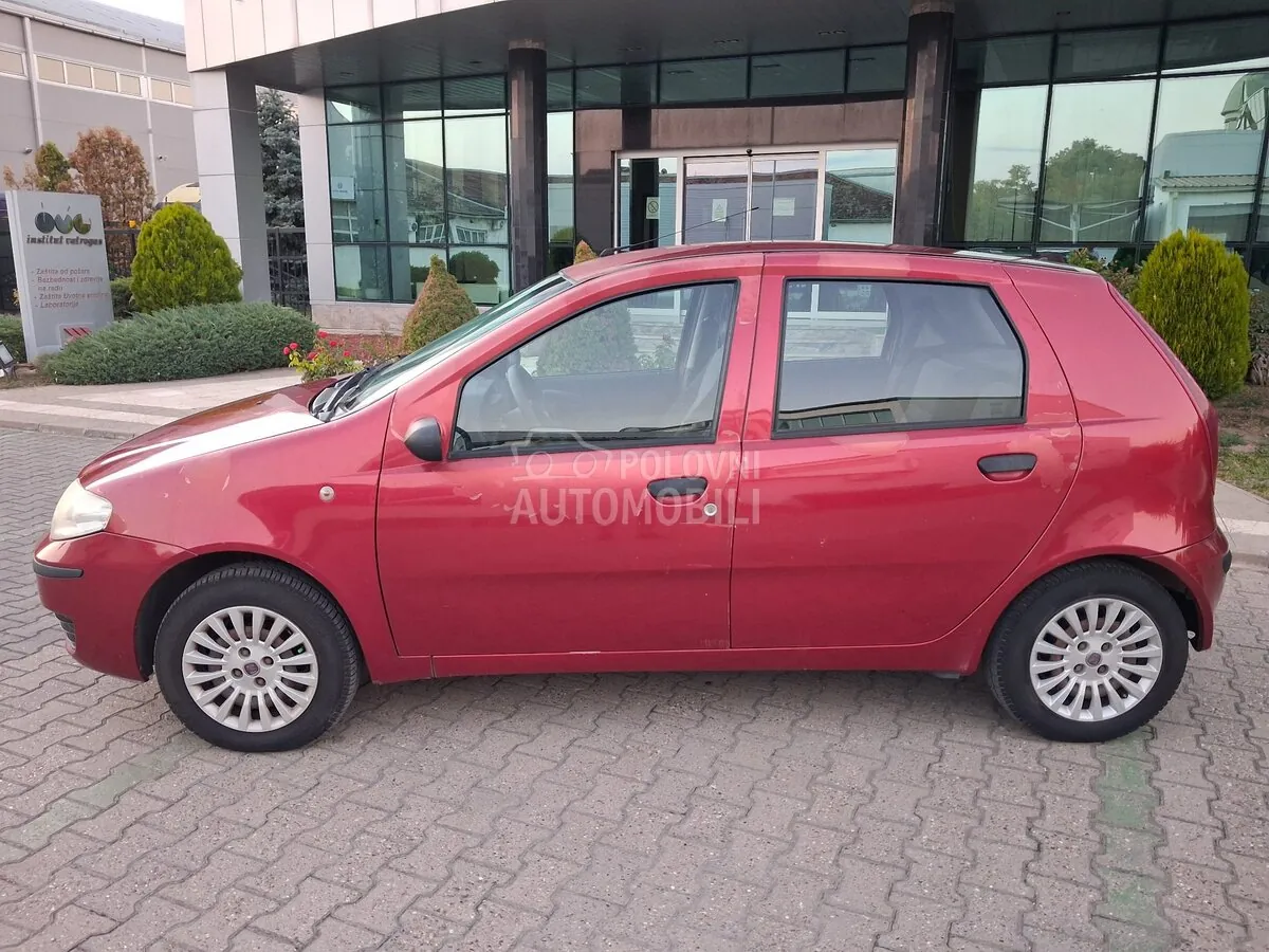 Fiat Punto 2009 photo 2