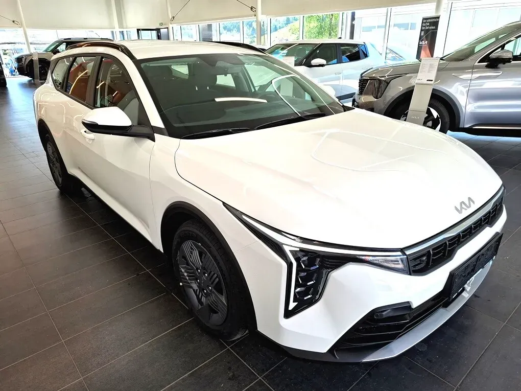 Kia K4 photo 2