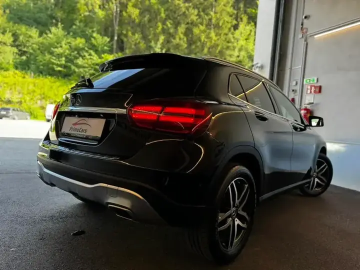 Mercedes-Benz Gla 180 2018 photo 2