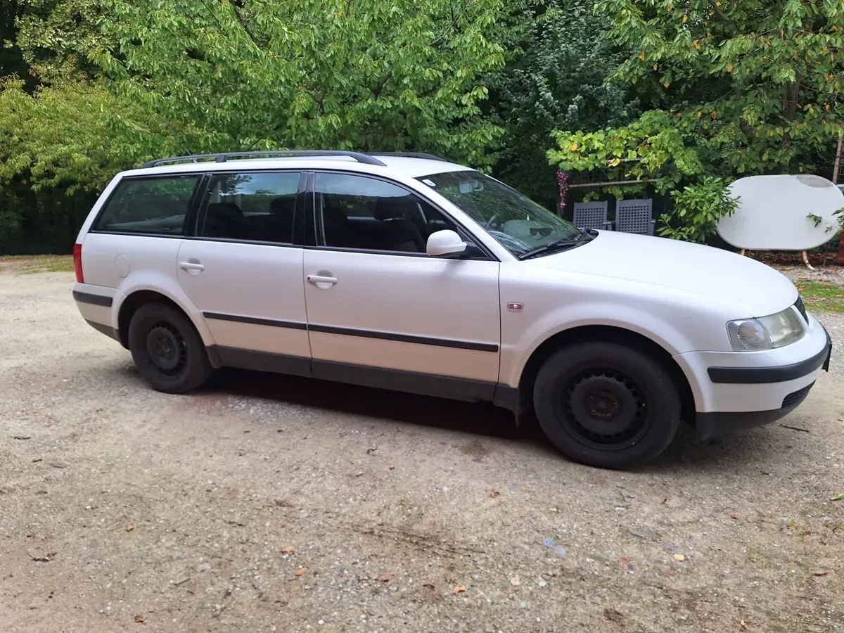 Volkswagen Passat 2000 photo 2