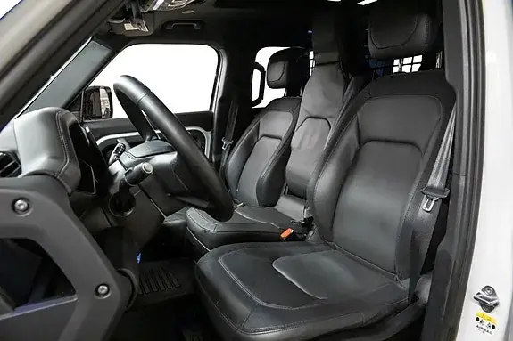 Land Rover Defender 110 2025 photo 3