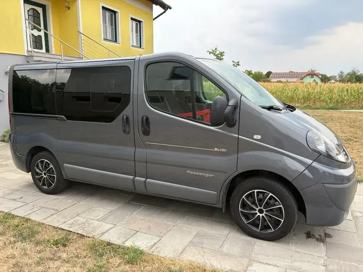 Renault Trafic 2014 photo 3