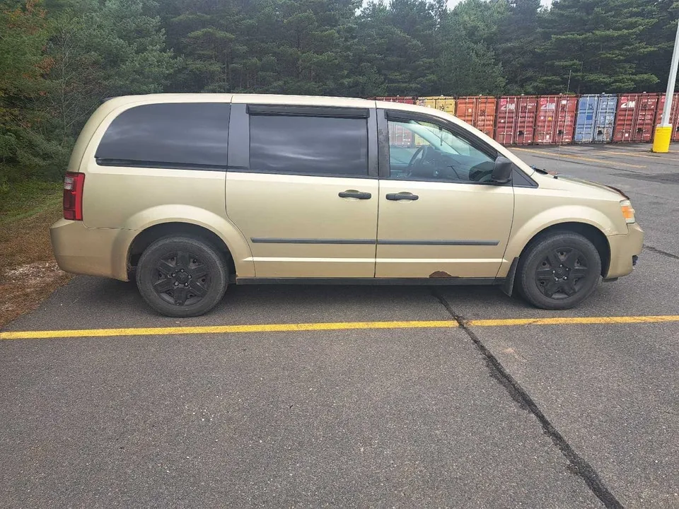 Dodge Grand Caravan 2010 photo 3