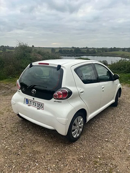 Toyota Aygo 2012 photo 3