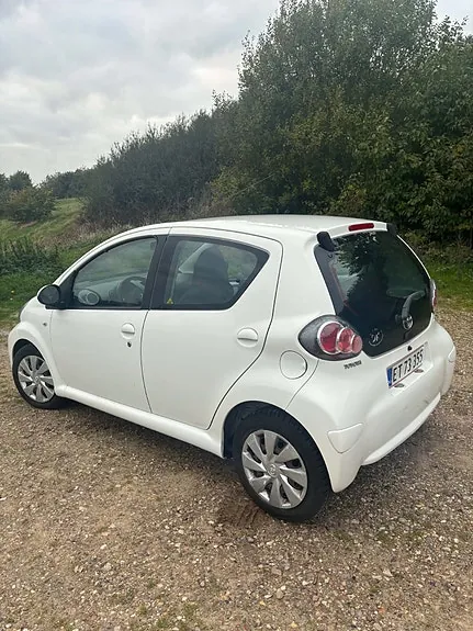Toyota Aygo 2012 photo 4