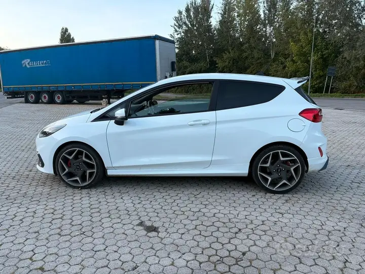 Ford Fiesta 2018 photo 3