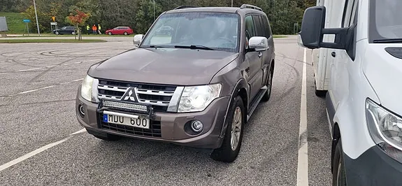 Mitsubishi Pajero 2012 photo 3