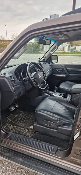 Mitsubishi Pajero 2012 photo 5