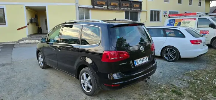 Volkswagen Sharan 2011 photo 2