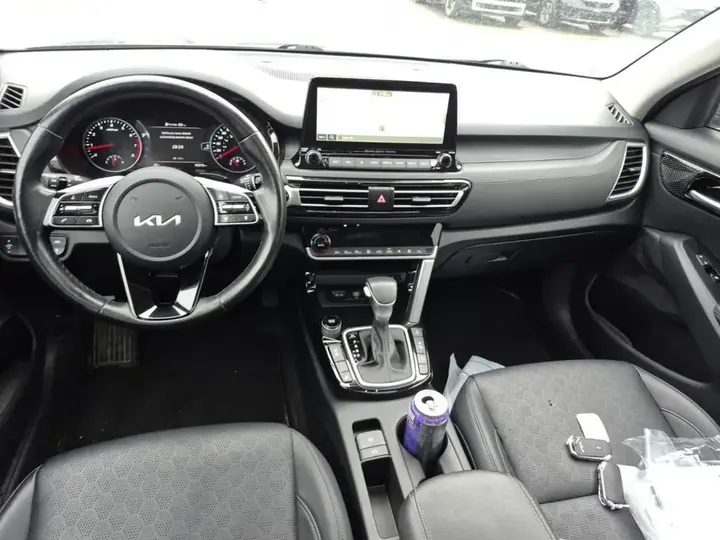 Kia Seltos 2023 photo 2