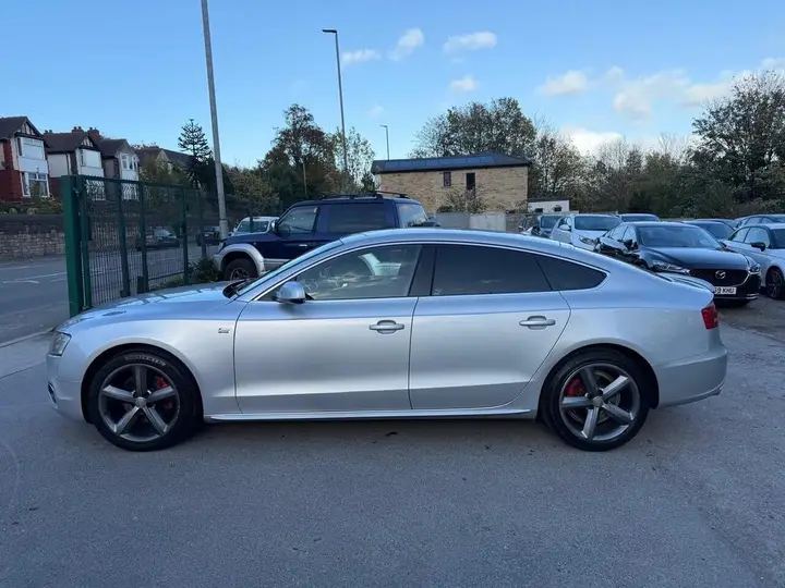 Audi A5 2009 photo 2