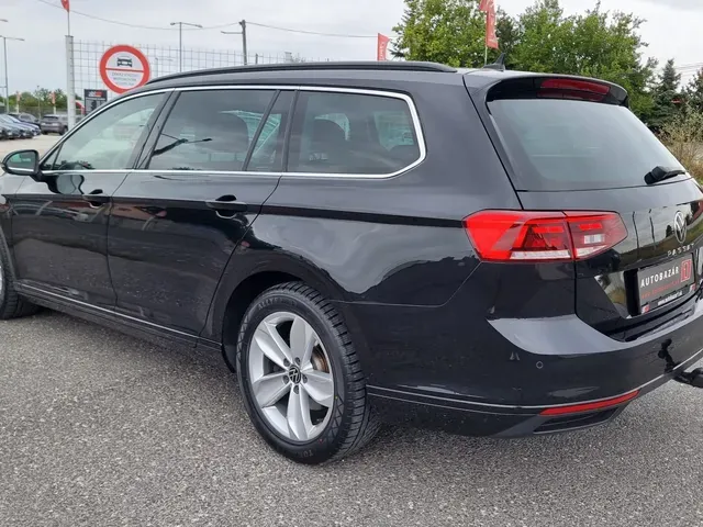 Volkswagen Passat Variant 2023 photo 2