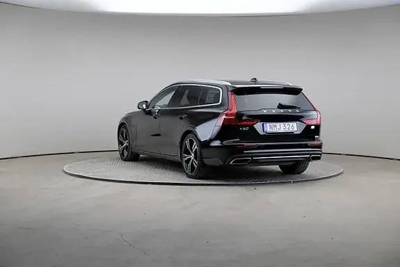 Volvo V60 2022 photo 2