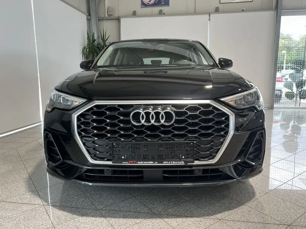 Audi Q3 2021 photo 2