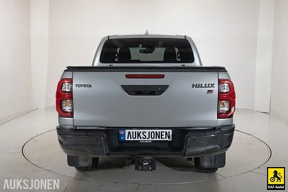 Toyota Hilux 2023 photo 2