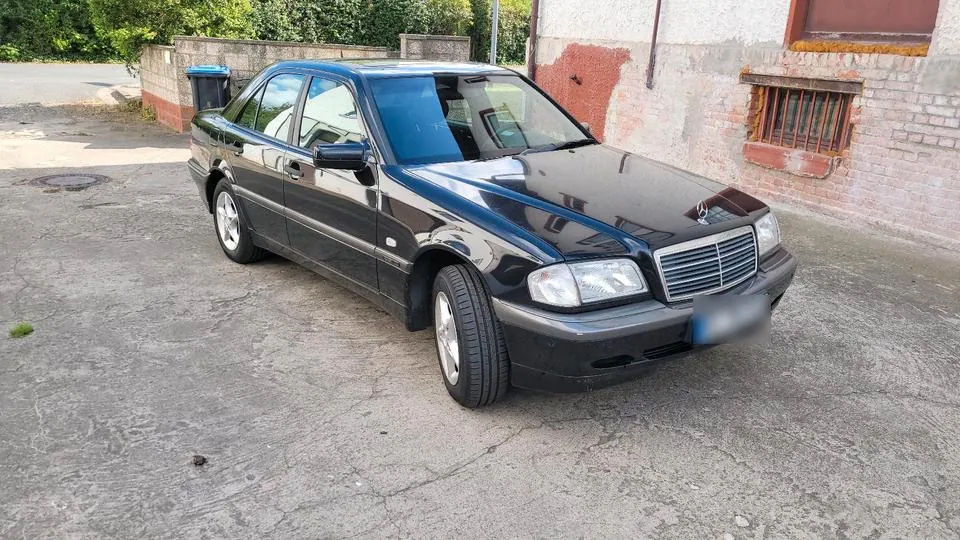Mercedes-Benz C200