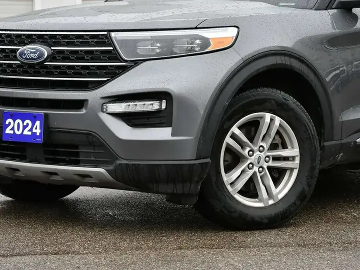 Ford Explorer 2024 photo 2