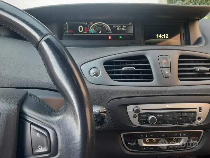 Renault Grand Scenic 2015 photo 3