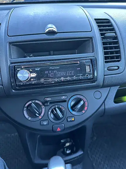 Nissan Note 2010 photo 2