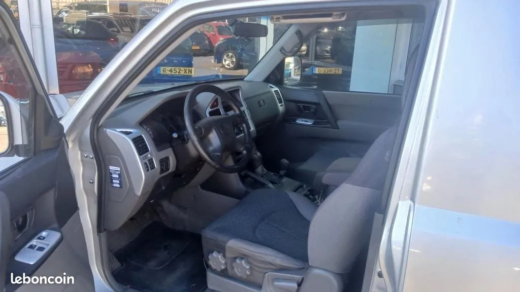 Mitsubishi Pajero 2002 photo 2