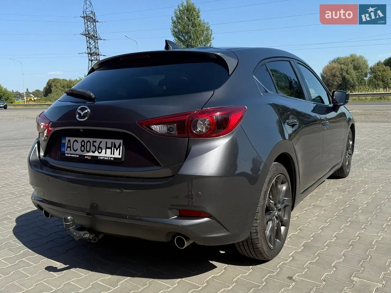 Mazda 3 2017 photo 2