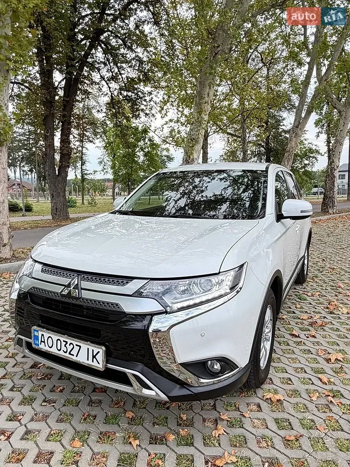 Mitsubishi Outlander 2021 photo 3