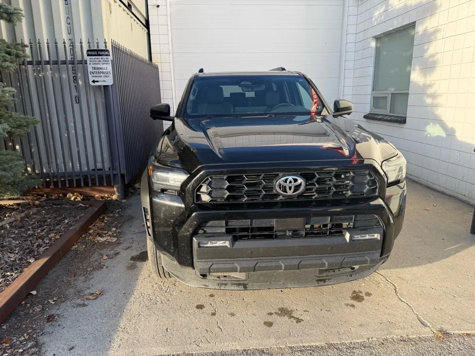 Toyota 4Runner 2025 photo 2