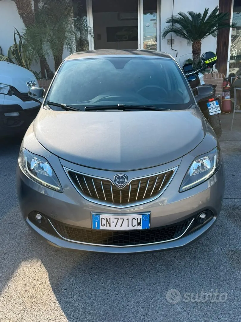 Lancia Ypsilon