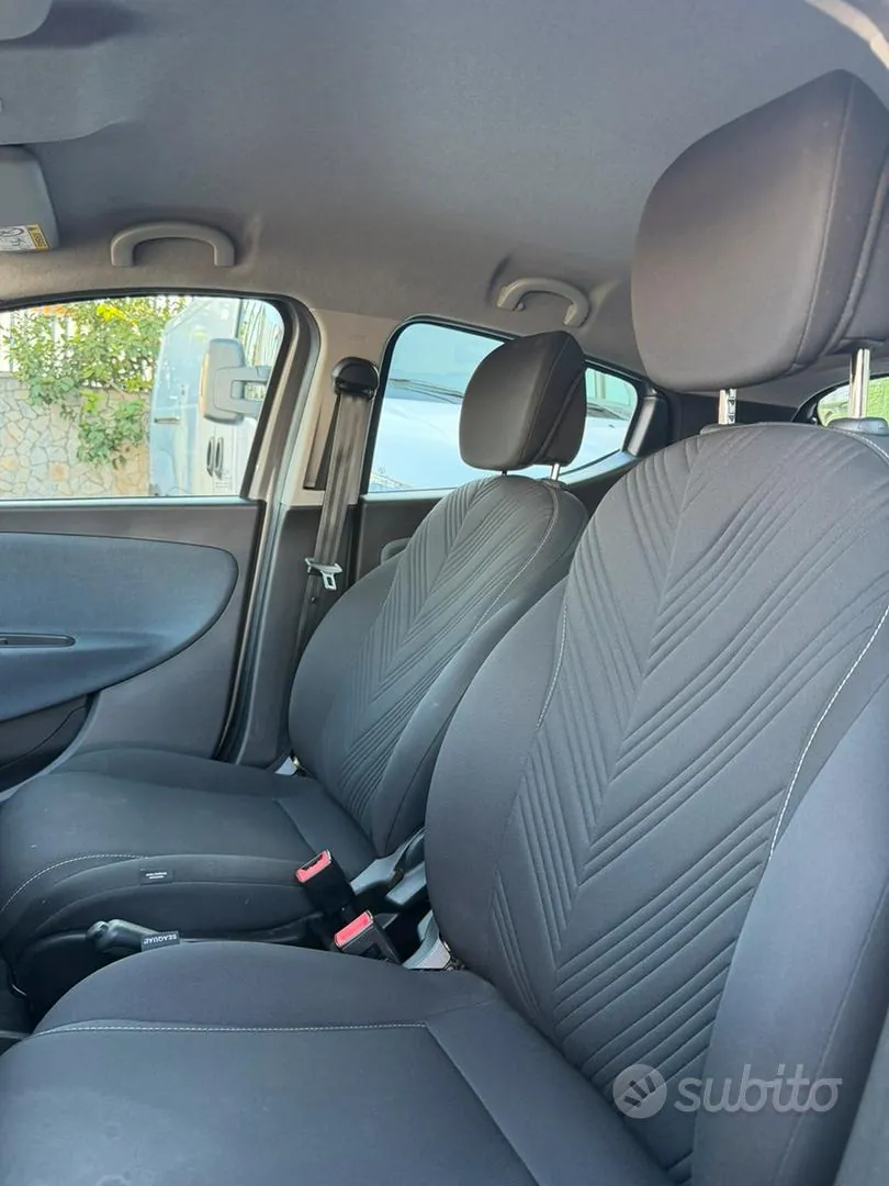 Lancia Ypsilon 2023 photo 4