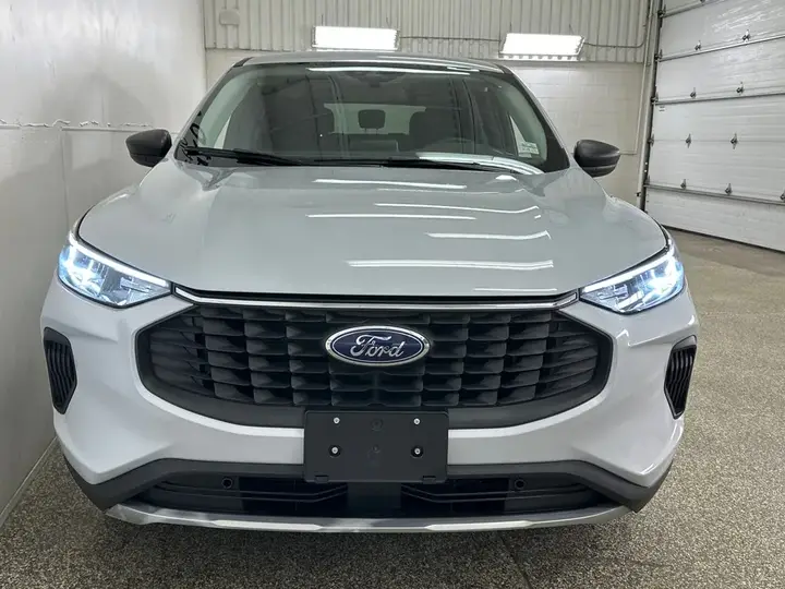 Ford Escape 2025 photo 2