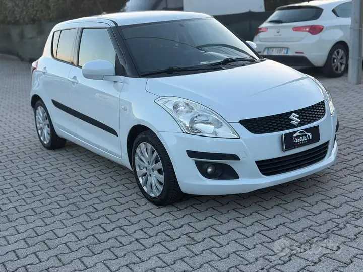 Suzuki Swift 2011 photo 3
