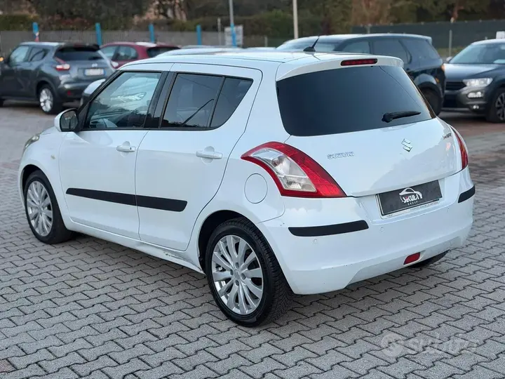 Suzuki Swift 2011 photo 5
