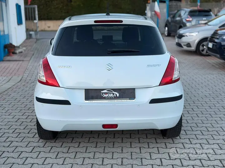 Suzuki Swift 2011 photo 4