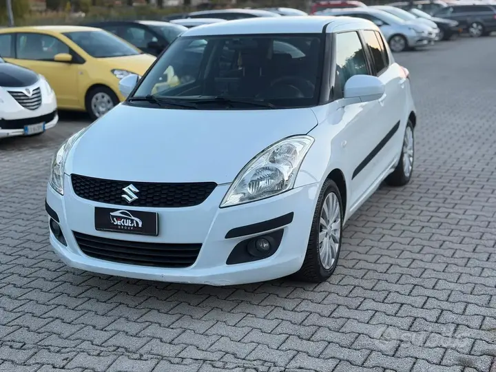 Suzuki Swift 2011 photo 2