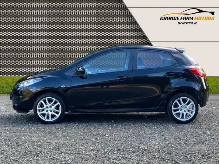 Mazda Mazda2 2012 photo 3