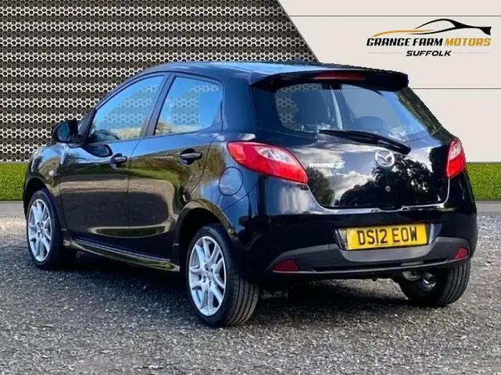 Mazda Mazda2 2012 photo 4